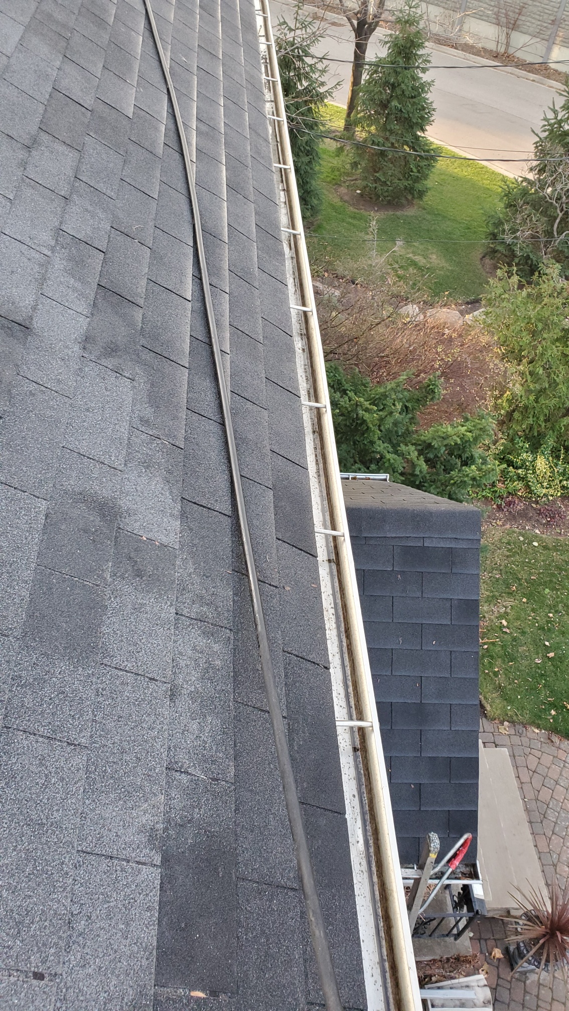 Eavestrough Cleaning project 2